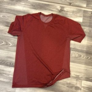 Lululemon t shirt